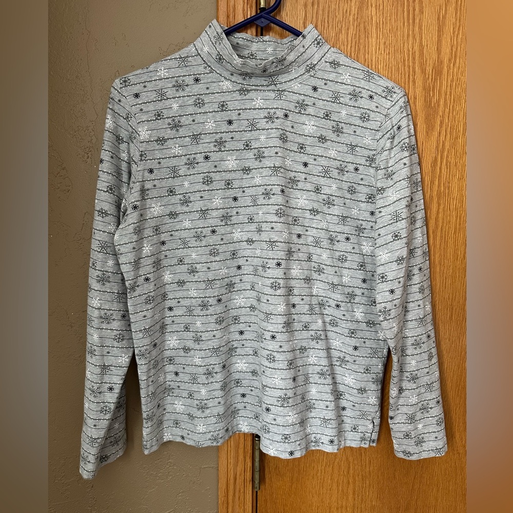 Classic Elements Gray Snowflake Long Sleeve Top